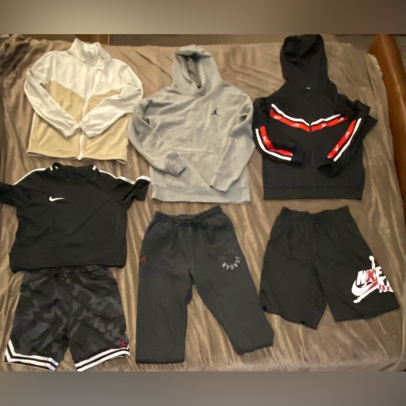 Bundle of 7 Nike/Jordan Boys Tops and Bottoms-All look Brand New! - Picture 1 of 16